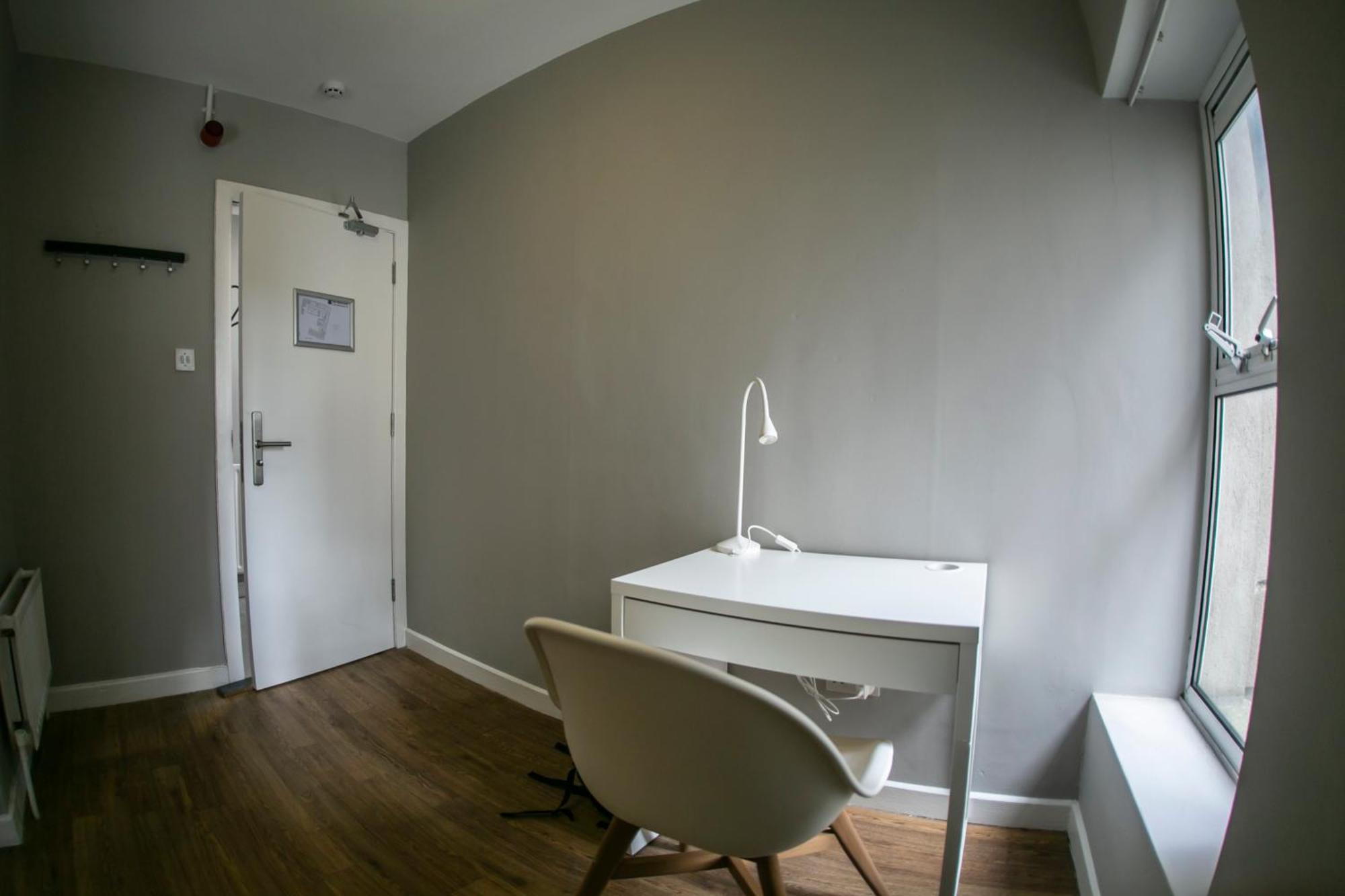 Leevin Hostel Mountjoy Дублин Экстерьер фото